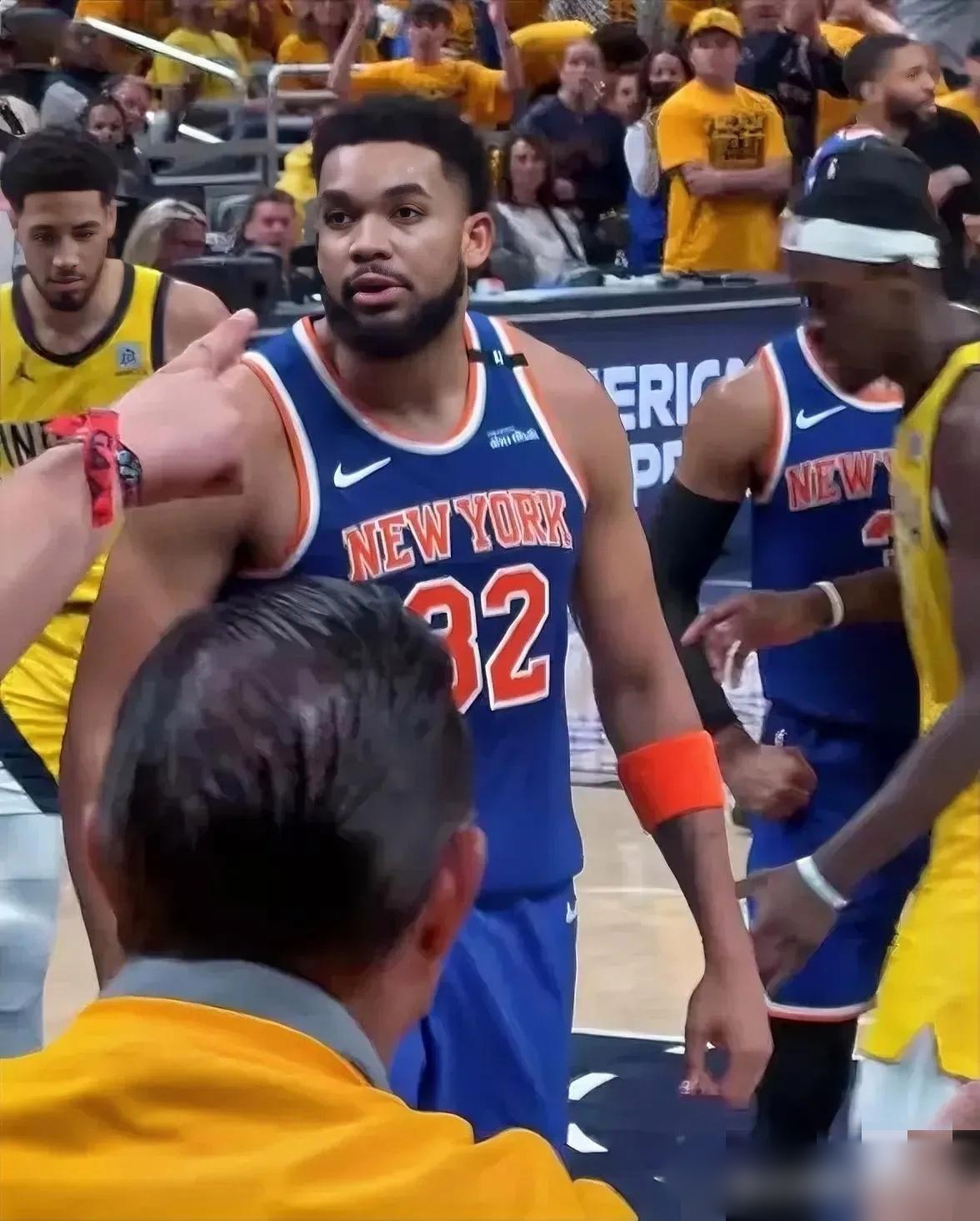 包含尼克斯连败走势难挡，球队亟需调整阵容的词条