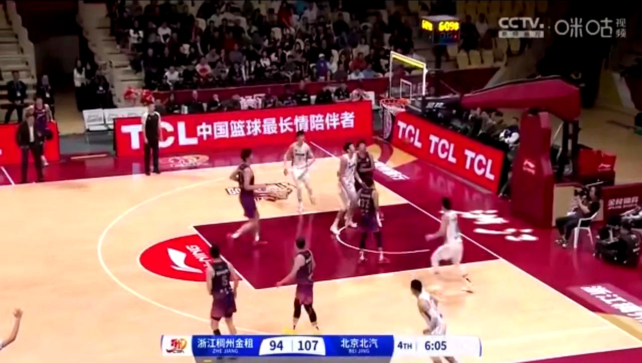 九游网页版-一场关键比赛中球队成功击败对手，实现晋级