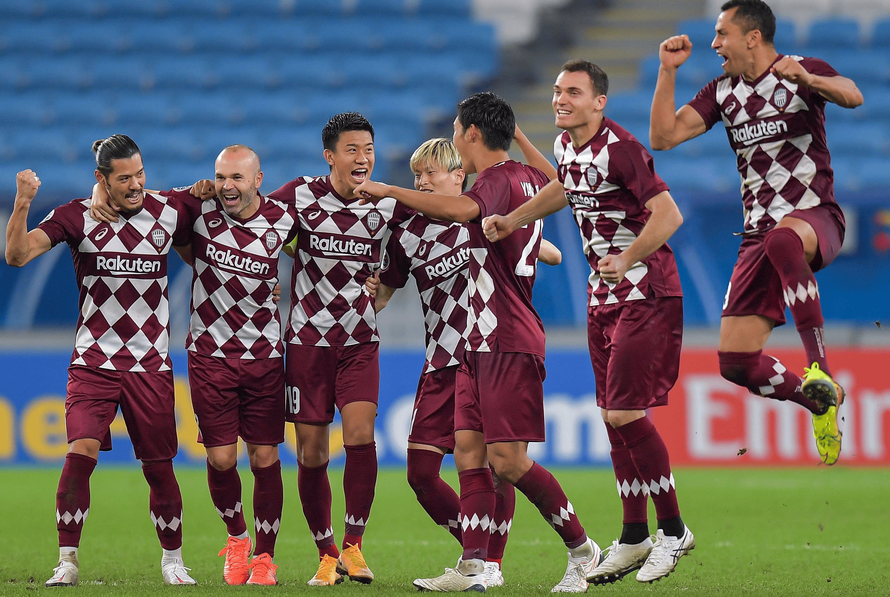 一场关键比赛中球队成功击败对手,实现晋级 一场关键比赛中球队成功击败对手,实现晋级