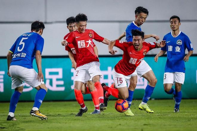 建业客场逆转，连胜势头再起三分保住榜首的简单介绍